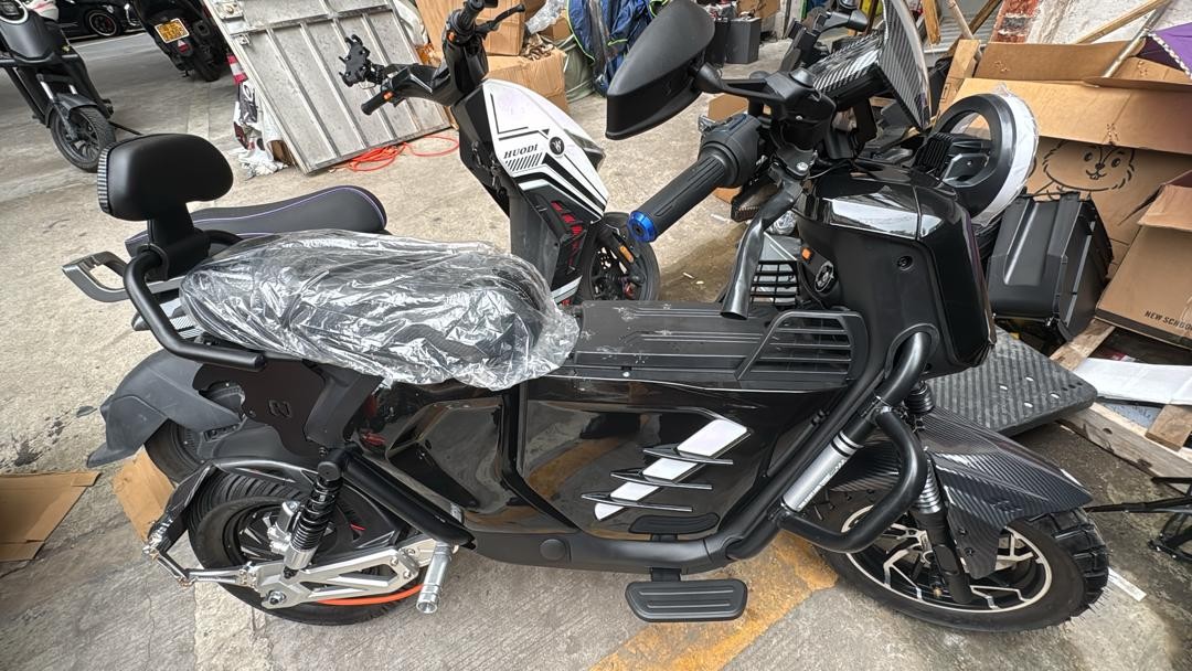 E-Bird Pro High-Performance Electric Motorcycle – 100km Long-Range Lithium Battery, 3000W Brushless Motor, Dual Hydraulic Disc Brakes, and Smart NFC Keyless Start – Black & Red Racing Series